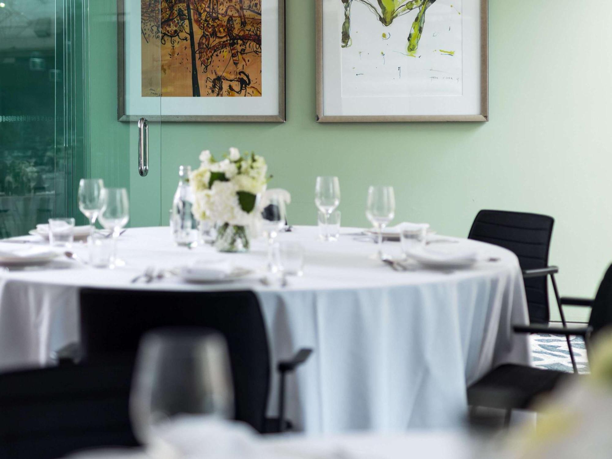 The Olsen Melbourne Art Series Экстерьер фото The dining room at the 2012 Olympic Village