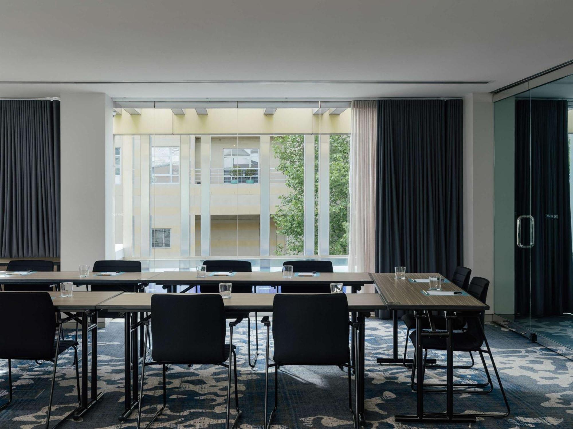 The Olsen Melbourne Art Series Экстерьер фото Meeting room
