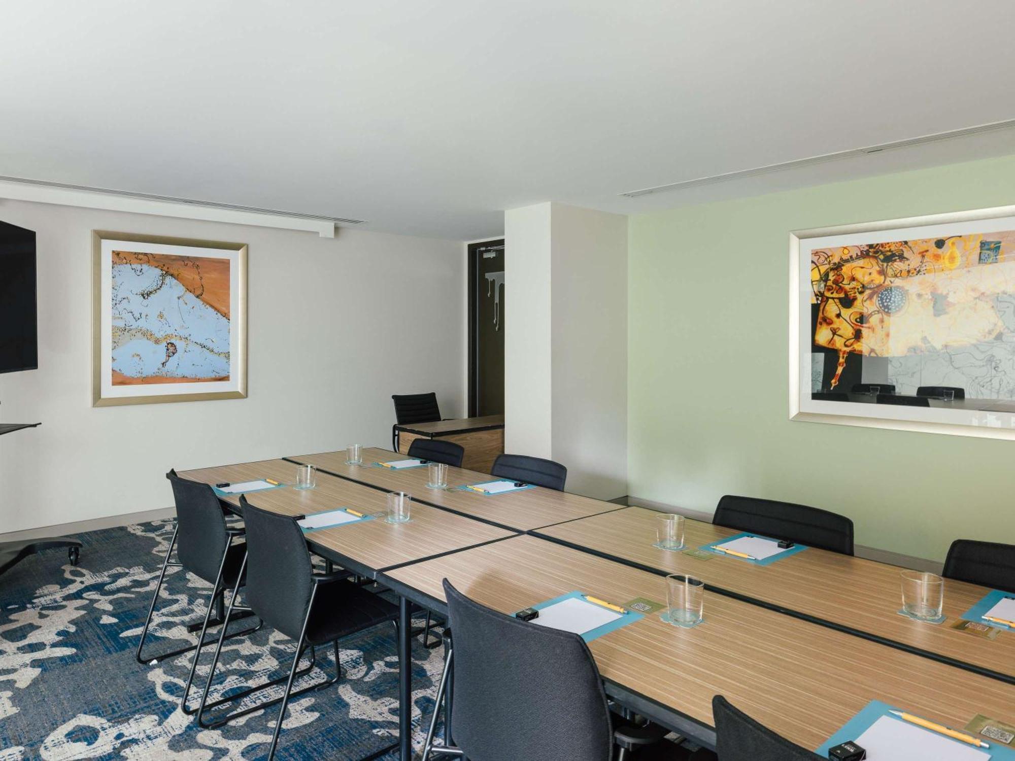The Olsen Melbourne Art Series Экстерьер фото Meeting room