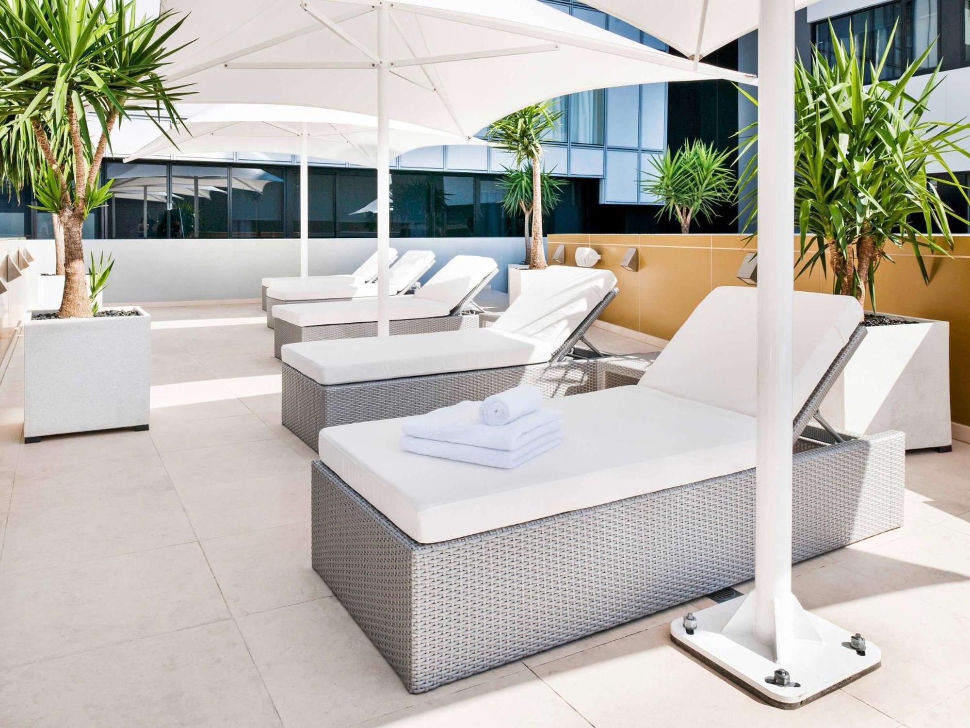 The Olsen Melbourne Art Series Экстерьер фото The rooftop pool at the Hotel