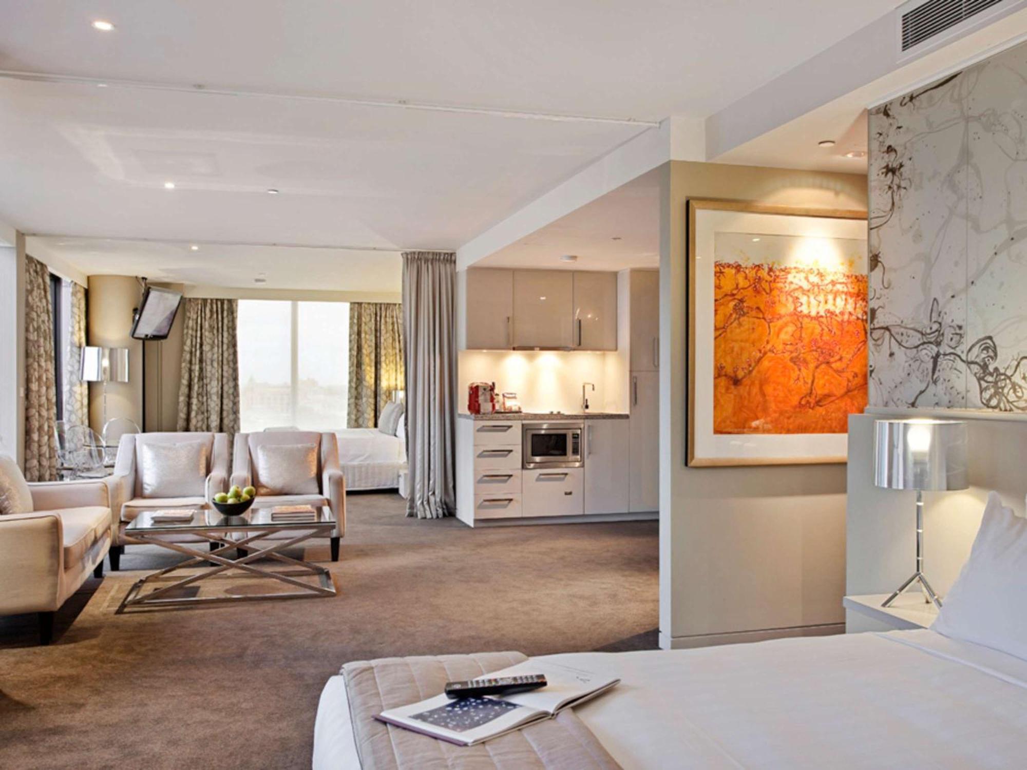 The Olsen Melbourne Art Series Экстерьер фото A suite at the Mandarin Oriental, Paris