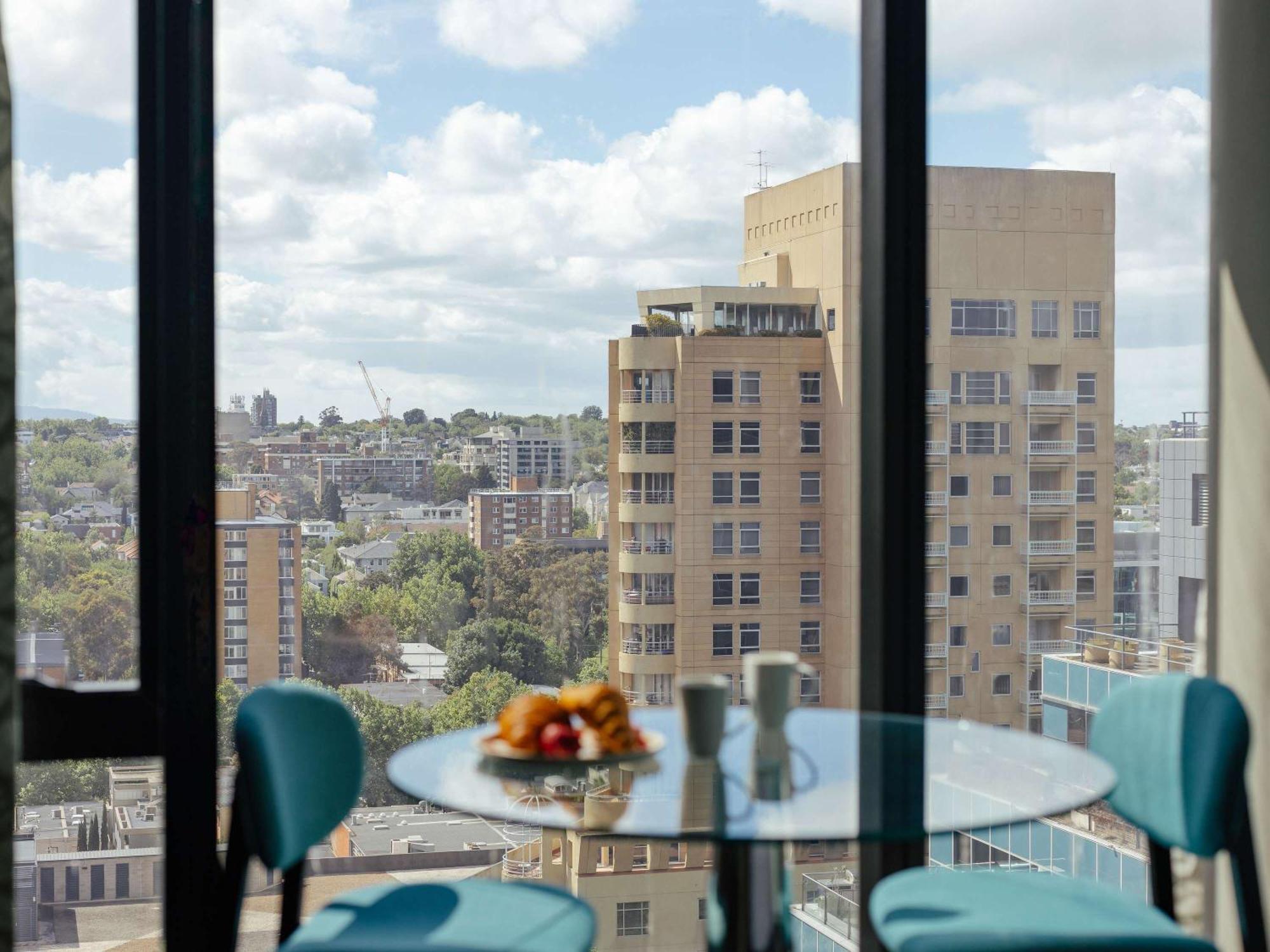 The Olsen Melbourne Art Series Экстерьер фото View from a serviced apartment in London