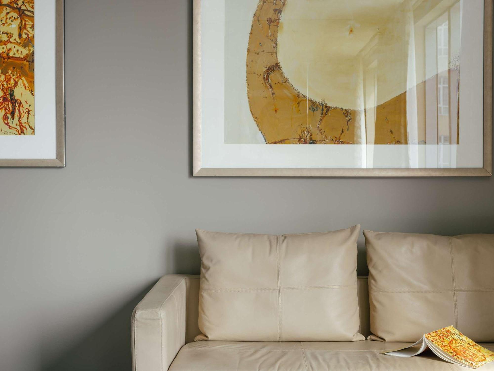 The Olsen Melbourne Art Series Экстерьер фото A room with a sofa