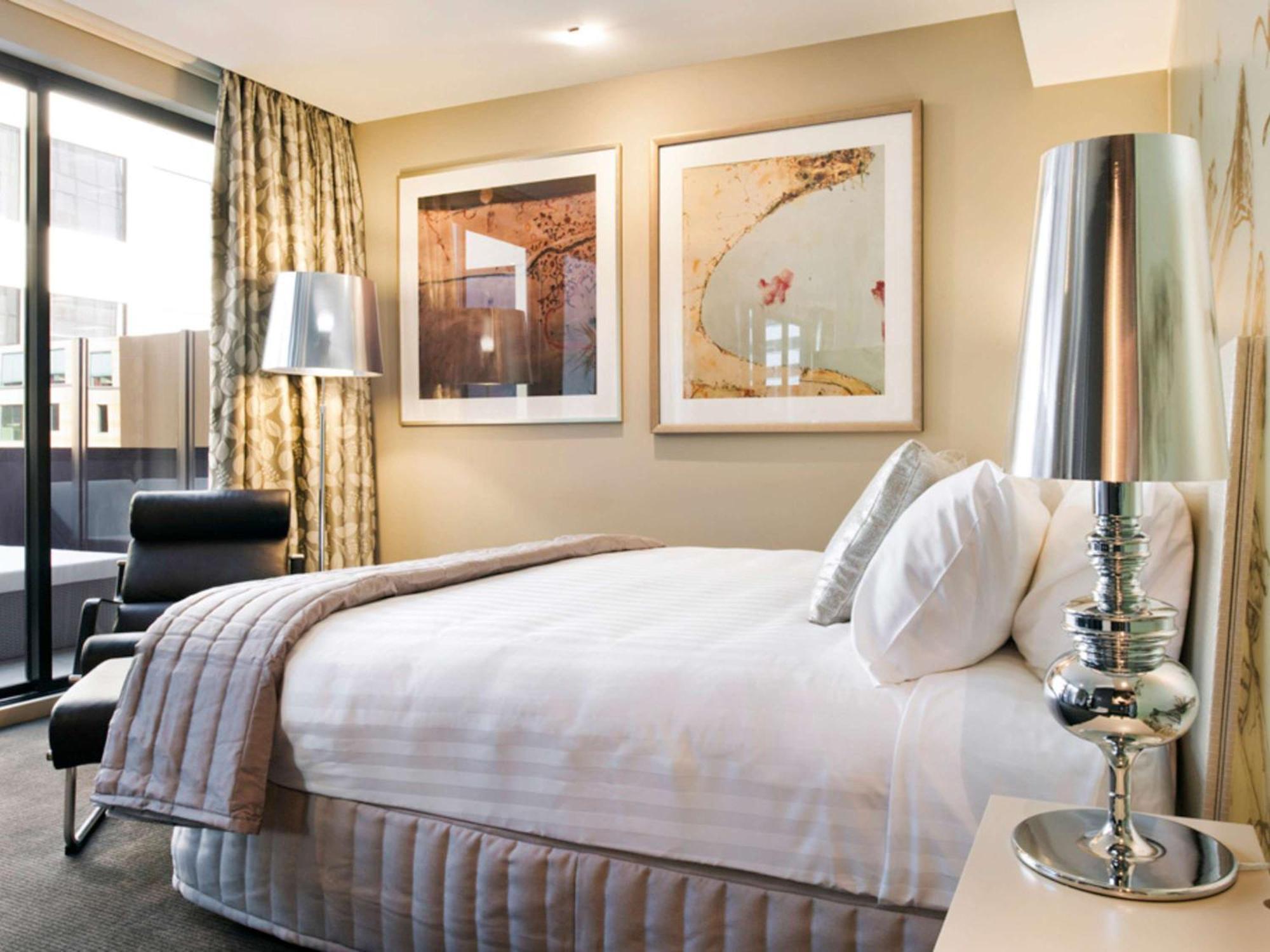 The Olsen Melbourne Art Series Экстерьер фото A bedroom at the hotel